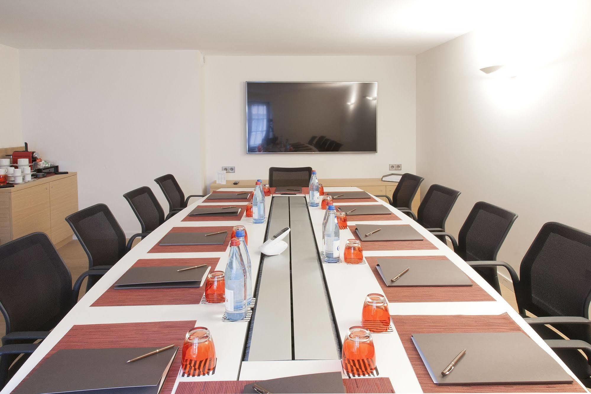 Pavillon Regent Petite France Hotel Strasbourg Exterior photo A meeting room at the European University Barcelona
